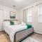 Boho Haven Hideaway - Walk to Pool,Theater,Arcades, Firepit, Lake Access - Thornhurst