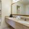 Best Western Plus Edmonds Harbor Inn