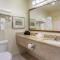 Best Western Plus Edmonds Harbor Inn