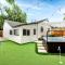 Retro Cottage, Hot Tub, Putting Green, walk to all - Таузанд-Окс
