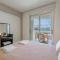 Stylish One-Bedroom Sea Retreat