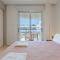 Stylish One-Bedroom Sea Retreat