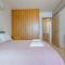 Stylish One-Bedroom Sea Retreat