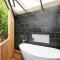 Cocooned luxury in a secluded treehouse sanctuary - 新城