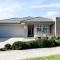 Hamptons Haven Luxe 4 bedroom, 2 bathroom, WIFI, Great for wedding stays Managed by Host On The Coast