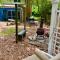 Family Friendly Downtown Home - Private Yard & Grill - Location, Location, Location! - أثينا