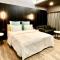 Yi MOTEL
