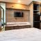RedLiving Apartemen Grand Kamala Lagoon by Ownr Room