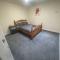 2 large bedroom apartment- WIFI & Parking - 弗利特伍德