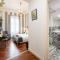 Entire flat with 6 Rooms & 6 Bathrooms, 210 SQMs at Most Historical Center with LIFT 