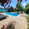 Domki i dom w sadzie Stegna z podgrzewanym basenem - prywatne jacuzzi przy domu
