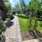 Domki i dom w sadzie Stegna z podgrzewanym basenem - prywatne jacuzzi przy domu