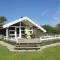 Three-Bedroom Holiday Home In Humble