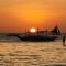 Romantic Sunset Apartment with Balcony 2 min Walk to the Beach - 长滩岛