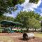 6KM to CBD Convenient 5BR Queenslander Coorparoo