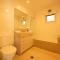 6KM to CBD Convenient 5BR Queenslander Coorparoo
