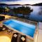 Villa Sea Touch - beachfront, with a heated pool - 罗戈兹尼察