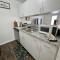 Cabo San Roman entire Condo with patio 5 min from Casino - ليك تشارلز