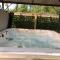 Spacious Lodge With Hot Tub - Lincolnshire