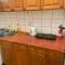Lovely bright Apartment with Backyard-renovated!