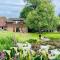 The Barn cottage with hot tub overlooking the lake - Ringmer