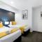 Converted Two Bedroom Apartment - No Parking - Hinterland View - Circle on Cavill - Self Contained, Privately Managed - 黄金海岸
