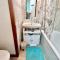 Studio Cabine avec Piscine, Parking Privé et Wifi - Proche Plage et Commerces à Sète - FR-1-338-574 - Sète
