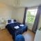 Evo View - 1 Bed Apartment - stunning views 3 mins walk Mile End Station - 伦敦