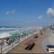 Flat 402 em Cabo Frio a 700m da praia - 卡波布里奥