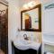 Poolside Bungalow with Fire Pit Fun and King Suite - Charlotte