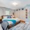 Poolside Bungalow with Fire Pit Fun and King Suite - Charlotte