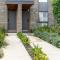 Light Filled 2BR 2BA Townhouse - Hosted by CanStay