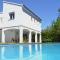 Gran Chalet con Piscina (8-10 pp)