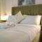 City Nest Bright and Airy 2BR Apartment in Oasis