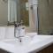 City Nest Bright and Airy 2BR Apartment in Oasis
