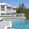 AKAMAS THRONE APARTMENTS
