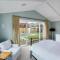 Modern Deluxe - Havelock North Holiday Home