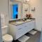 Ruby Getaway-Highrise, Balcony, Year-round Pool, City View! - Atlanta