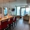 Ruby Getaway-Highrise, Balcony, Year-round Pool, City View! - Atlanta