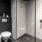Wex836 - 8th Floor Studio with Parking, Pool & Gym