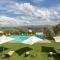 Cottage in Tavarnelle val di Pesa with Pool and Garden