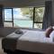 Seaside Serenity 4BR Modern Home - Auckland