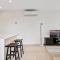 Light Filled Apartment by Albert Park & Lake