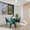 Light Filled Apartment by Albert Park & Lake