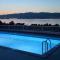 Haven apartment with pool next to the beach - Slatine