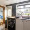 Ideal 3 Bed Home In Glasgow City With Free Parking