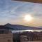 Sarahs Apartments - 5 min walk to Beaches & Boulevard - big balcony!