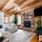 Wonderful Log Cabin near private beach and lake access
