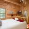 Wonderful Log Cabin near private beach and lake access - Saugatuck