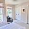 This Charming 2 bed condo is next to downtown Saugatuck and includes a pool! - ساوغاتوك